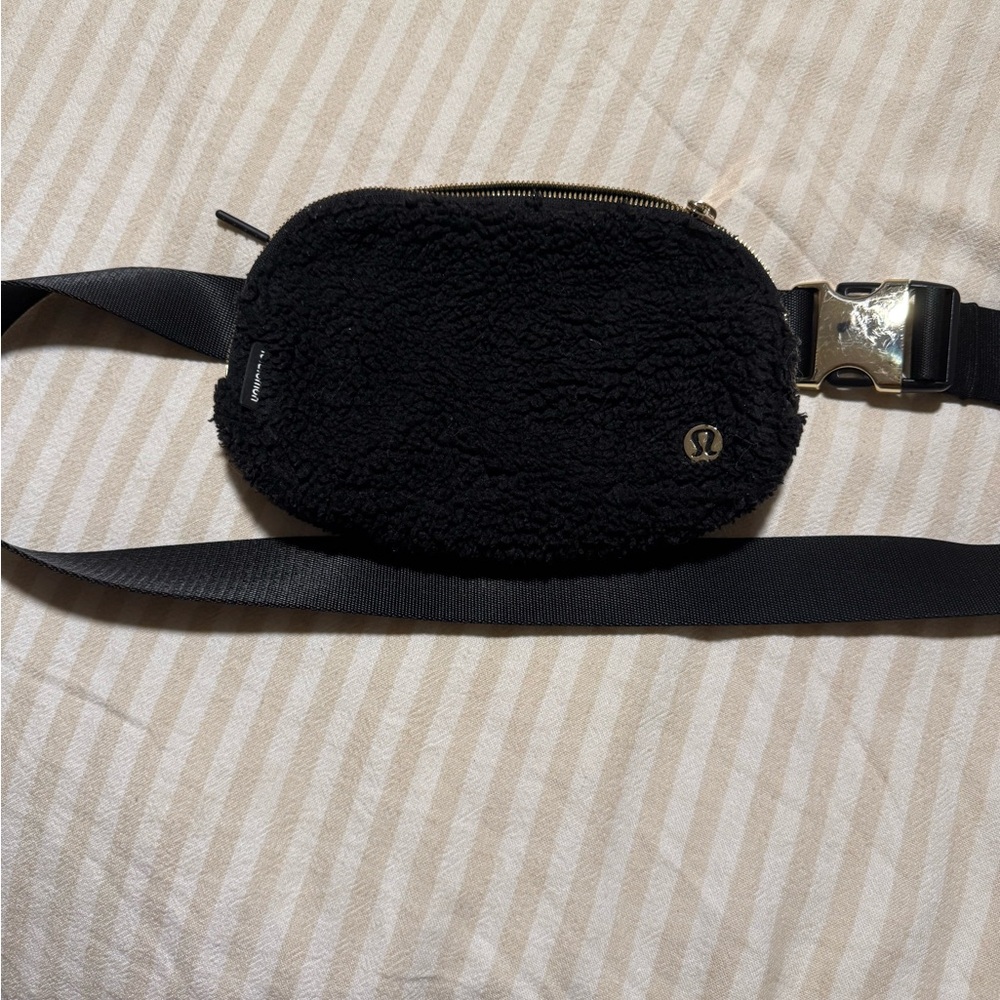 Lululemon Black Sherpa Belt Bag